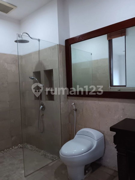 House for rent in Surabaya, Indonesia · 4 rooms, 4 baths