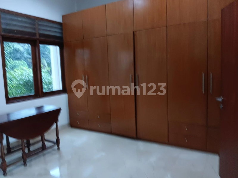 House for rent in Surabaya, Indonesia · 4 rooms, 4 baths