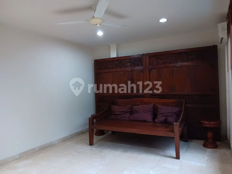 House for rent in Surabaya, Indonesia · 4 rooms, 4 baths
