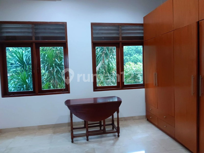 House for rent in Surabaya, Indonesia · 4 rooms, 4 baths
