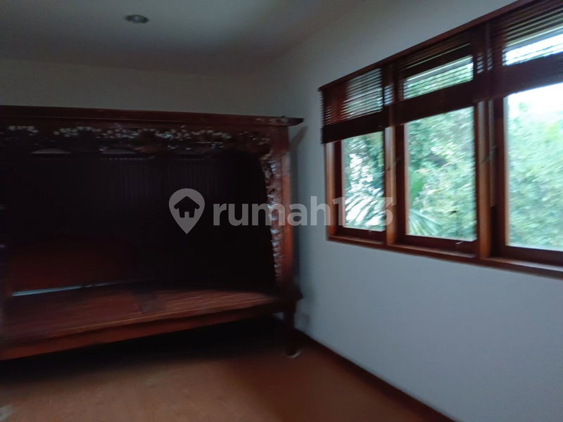 House for rent in Surabaya, Indonesia · 4 rooms, 4 baths