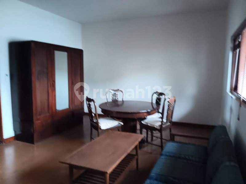 House for rent in Surabaya, Indonesia · 4 rooms, 4 baths