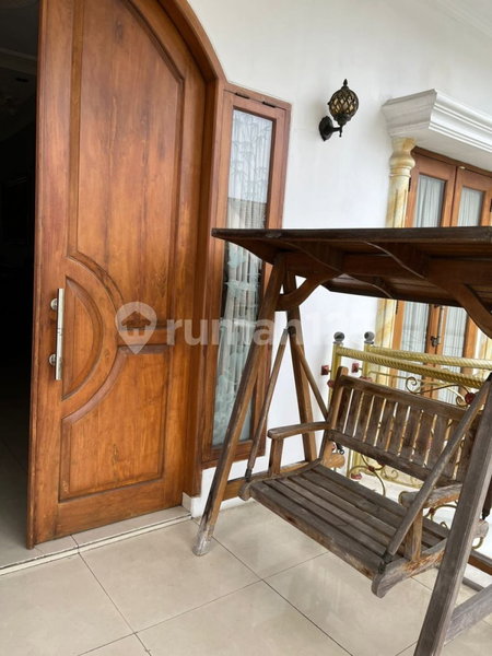 House for rent in Bandung, Indonesia · 5 rooms, 4 baths