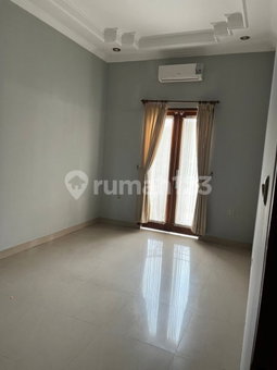 House for rent in Bandung, Indonesia · 5 rooms, 4 baths