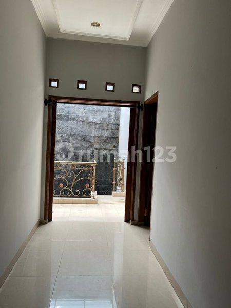 House for rent in Bandung, Indonesia · 5 rooms, 4 baths