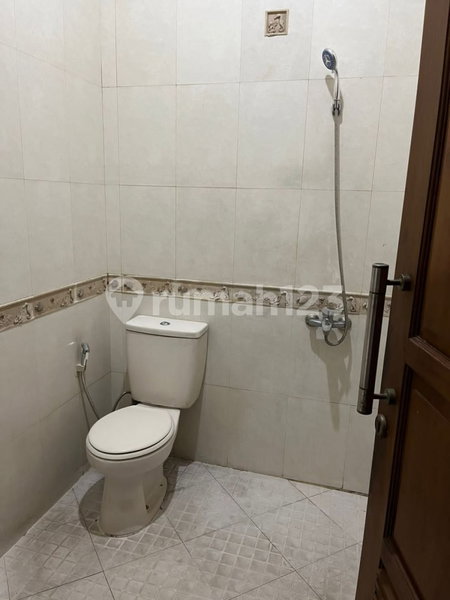 House for rent in Bandung, Indonesia · 5 rooms, 4 baths