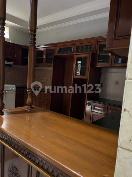 House for rent in Bandung, Indonesia · 5 rooms, 4 baths