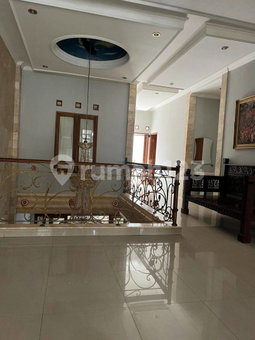 House for rent in Bandung, Indonesia · 5 rooms, 4 baths