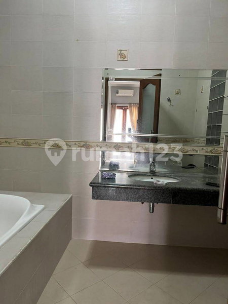 House for rent in Bandung, Indonesia · 5 rooms, 4 baths