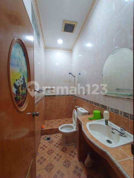 House for rent in Tangerang, Indonesia · Sukasari · 3 rooms, 2 baths