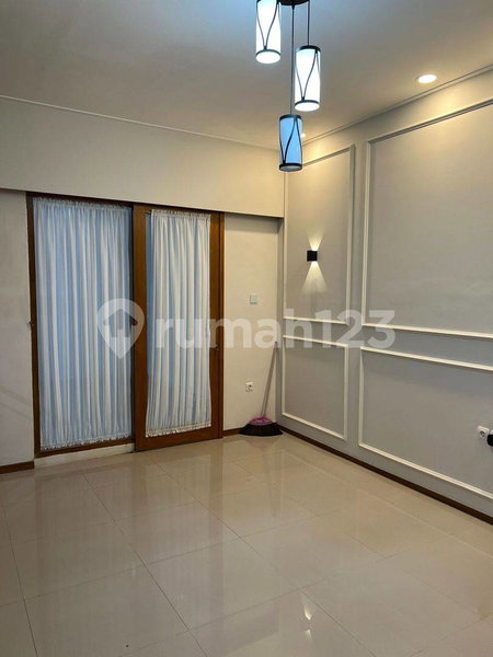 House for rent in Tangerang, Indonesia · Sukasari · 2 rooms, 3 baths