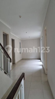House for rent in Tangerang, Indonesia · Riding · 3 rooms, 3 baths