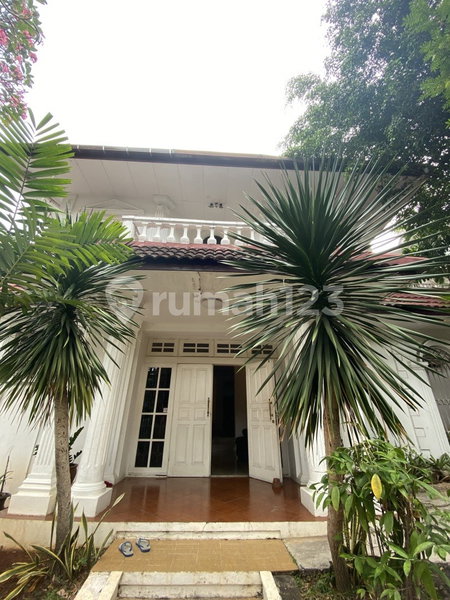 House for rent in South Jakarta, Indonesia · Kebayoran Lama · 5 rooms, 3 baths