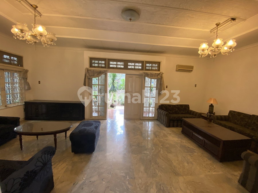 House for rent in South Jakarta, Indonesia · Kebayoran Lama · 5 rooms, 3 baths