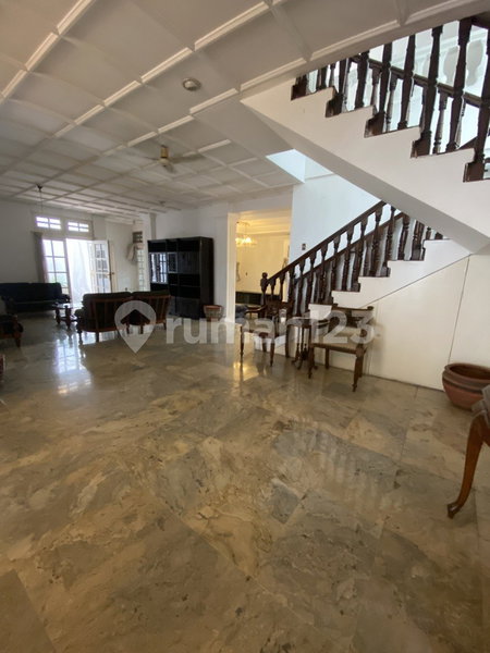 House for rent in South Jakarta, Indonesia · Kebayoran Lama · 5 rooms, 3 baths