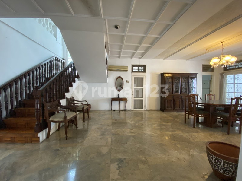 House for rent in South Jakarta, Indonesia · Kebayoran Lama · 5 rooms, 3 baths