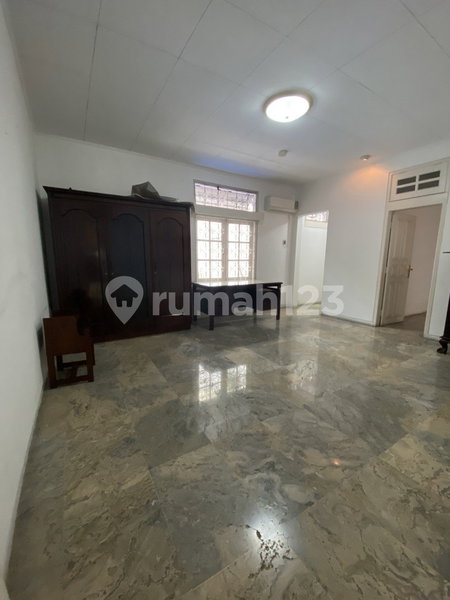 House for rent in South Jakarta, Indonesia · Kebayoran Lama · 5 rooms, 3 baths