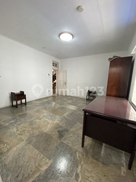 House for rent in South Jakarta, Indonesia · Kebayoran Lama · 5 rooms, 3 baths