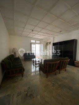 House for rent in South Jakarta, Indonesia · Kebayoran Lama · 5 rooms, 3 baths