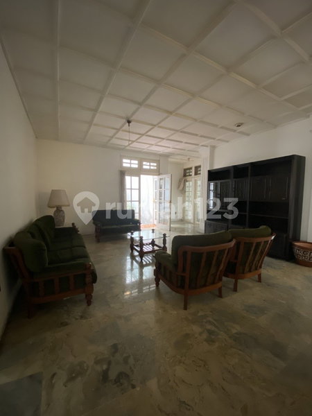 House for rent in South Jakarta, Indonesia · Kebayoran Lama · 5 rooms, 3 baths