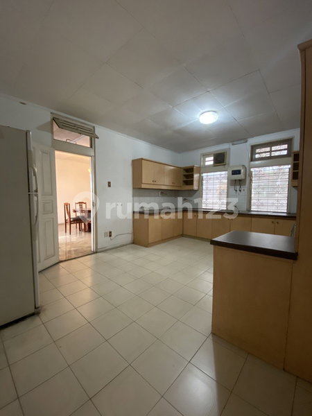 House for rent in South Jakarta, Indonesia · Kebayoran Lama · 5 rooms, 3 baths