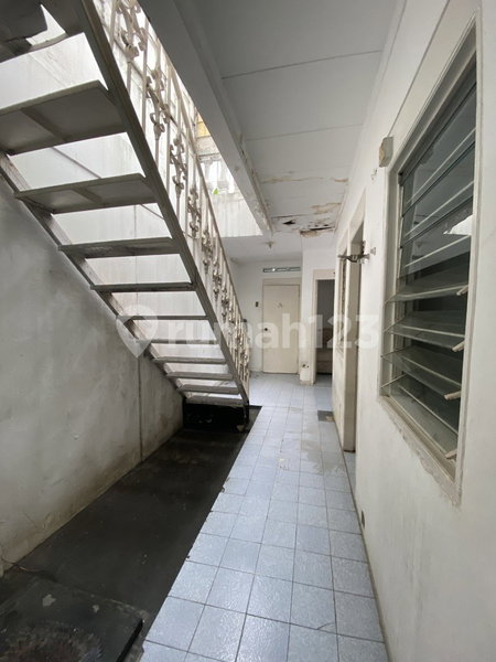 House for rent in South Jakarta, Indonesia · Kebayoran Lama · 5 rooms, 3 baths