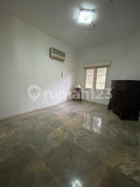 House for rent in South Jakarta, Indonesia · Kebayoran Lama · 5 rooms, 3 baths