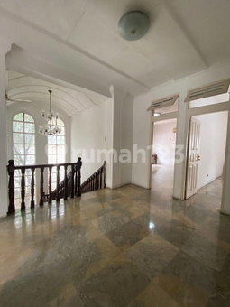 House for rent in South Jakarta, Indonesia · Kebayoran Lama · 5 rooms, 3 baths