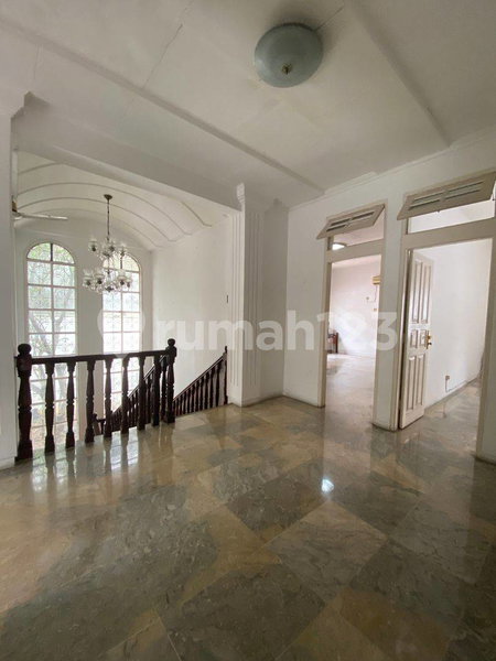 House for rent in South Jakarta, Indonesia · Kebayoran Lama · 5 rooms, 3 baths