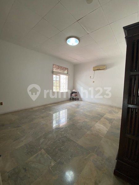 House for rent in South Jakarta, Indonesia · Kebayoran Lama · 5 rooms, 3 baths