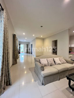 House for rent in Tangerang, Indonesia · Riding · 3 rooms, 3 baths
