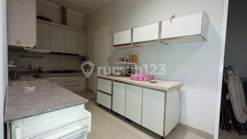 House for rent in Tangerang, Indonesia · Riding · 3 rooms, 3 baths