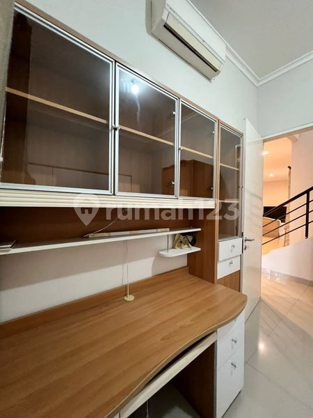 House for rent in Tangerang, Indonesia · Riding · 3 rooms, 3 baths