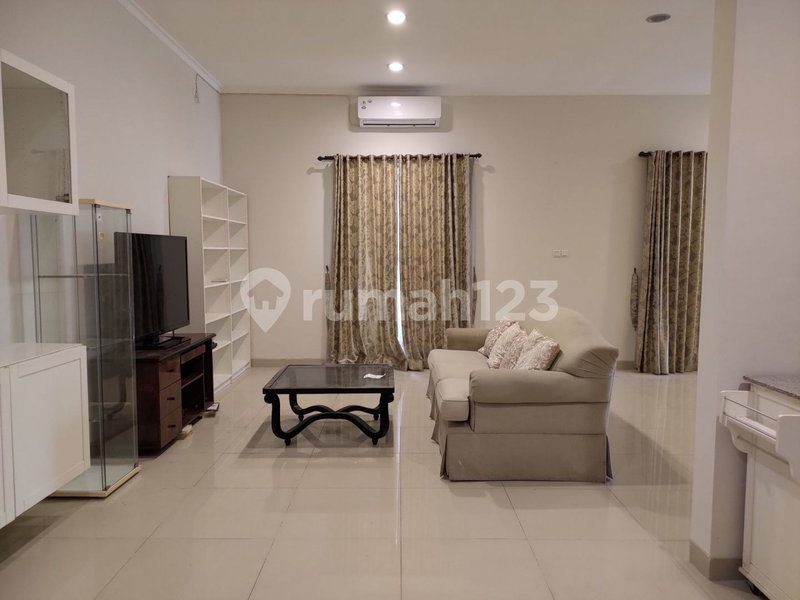 House for rent in Tangerang, Indonesia · Riding · 3 rooms, 3 baths