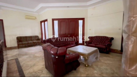 House for rent in South Jakarta, Indonesia · Kebayoran Lama · 4 rooms, 4 baths