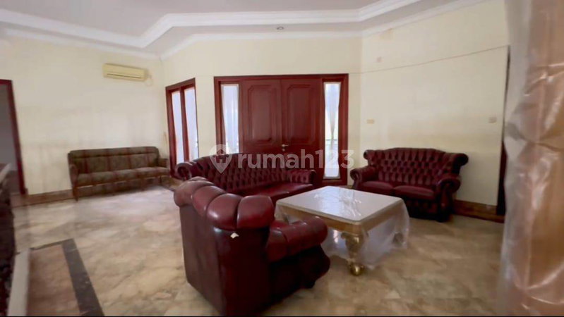 House for rent in South Jakarta, Indonesia · Kebayoran Lama · 4 rooms, 4 baths