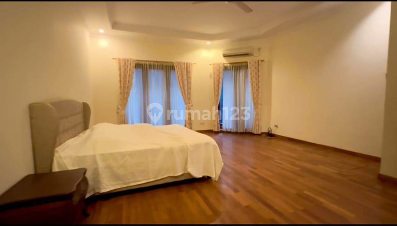 House for rent in South Jakarta, Indonesia · Kebayoran Lama · 4 rooms, 4 baths