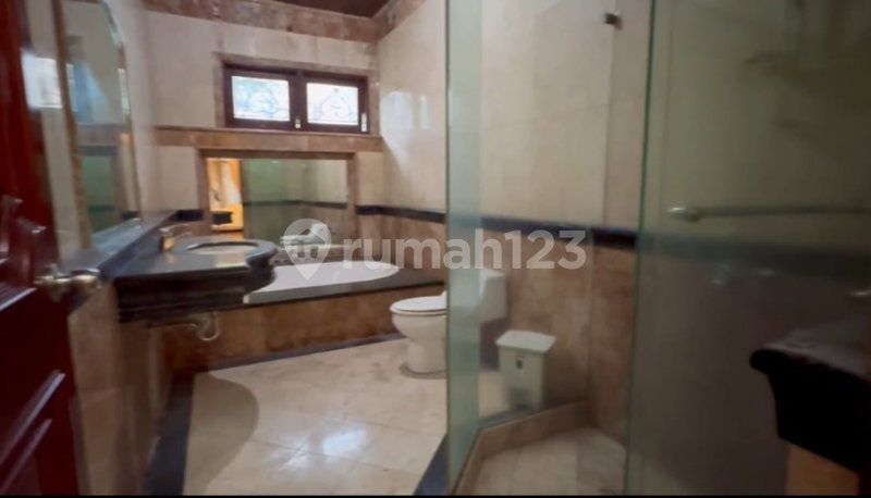 House for rent in South Jakarta, Indonesia · Kebayoran Lama · 4 rooms, 4 baths