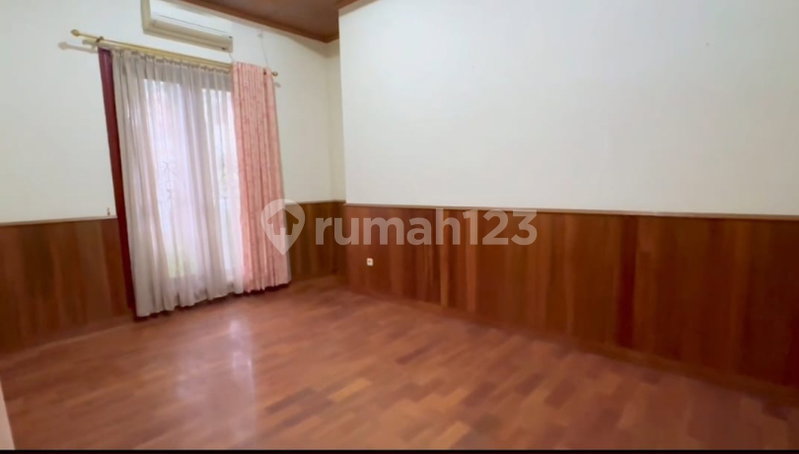 House for rent in South Jakarta, Indonesia · Kebayoran Lama · 4 rooms, 4 baths