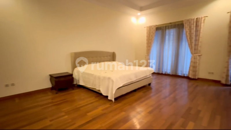 House for rent in South Jakarta, Indonesia · Kebayoran Lama · 4 rooms, 4 baths