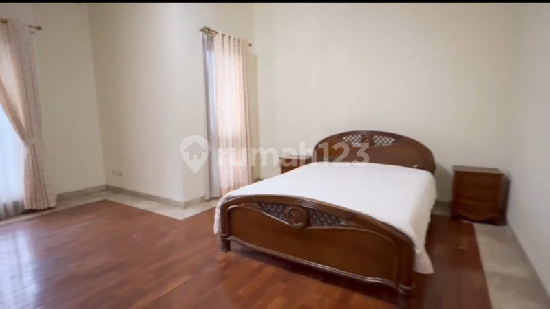 House for rent in South Jakarta, Indonesia · Kebayoran Lama · 4 rooms, 4 baths