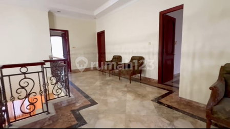 House for rent in South Jakarta, Indonesia · Kebayoran Lama · 4 rooms, 4 baths