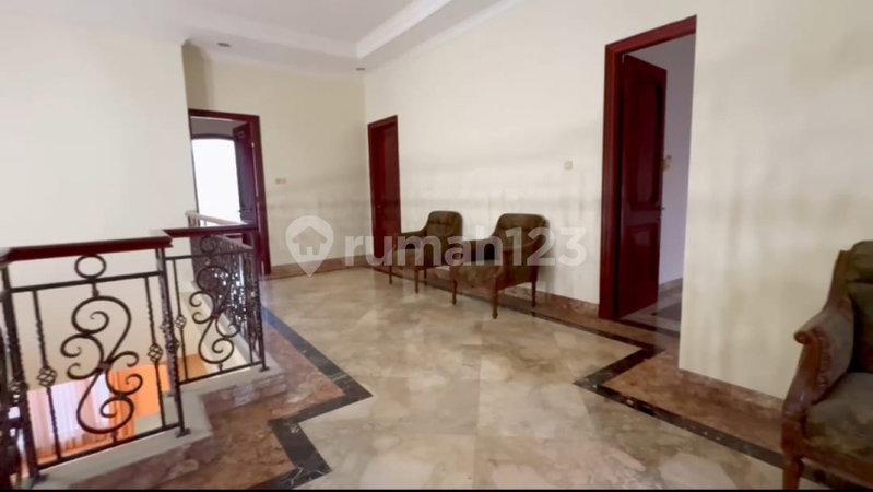 House for rent in South Jakarta, Indonesia · Kebayoran Lama · 4 rooms, 4 baths
