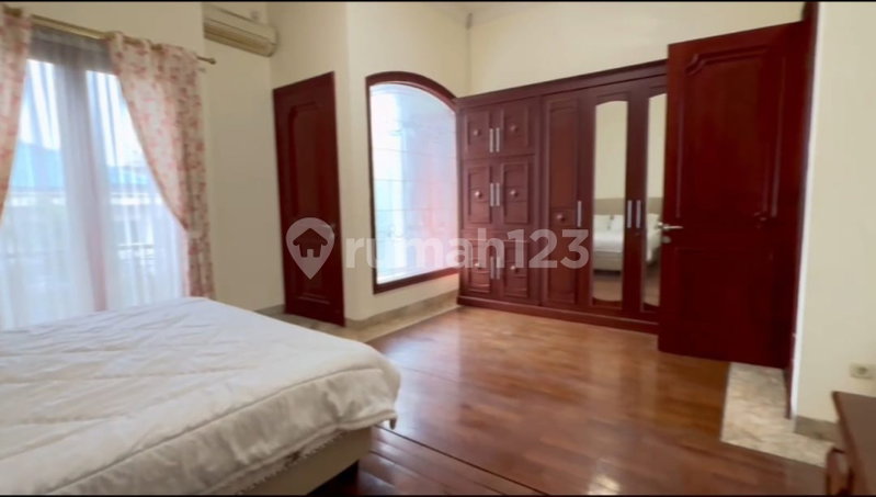 House for rent in South Jakarta, Indonesia · Kebayoran Lama · 4 rooms, 4 baths