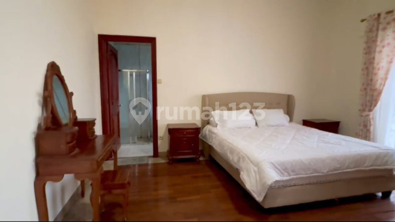 House for rent in South Jakarta, Indonesia · Kebayoran Lama · 4 rooms, 4 baths