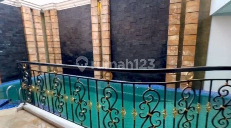 House for rent in South Jakarta, Indonesia · Kebayoran Lama · 4 rooms, 4 baths