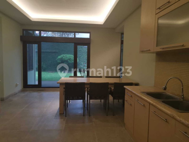 House for rent in Bandung, Indonesia · 6 rooms, 4 baths