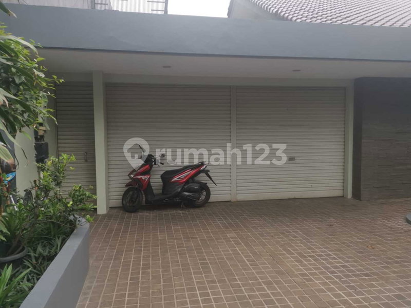 House for rent in Bandung, Indonesia · 6 rooms, 4 baths