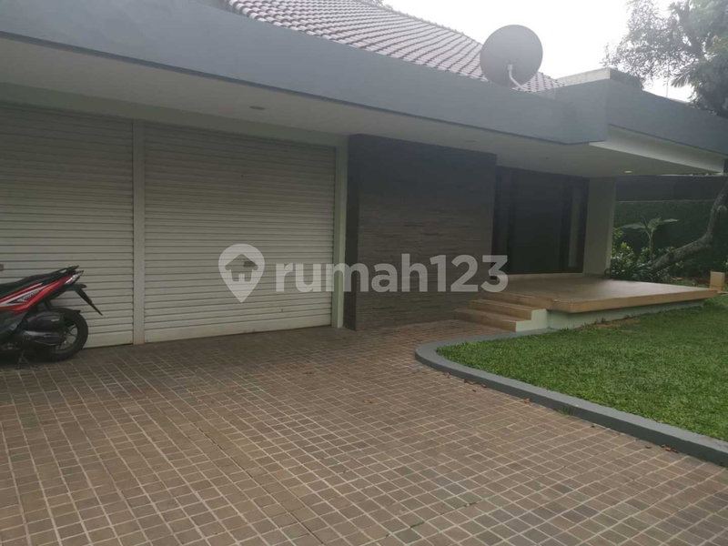 House for rent in Bandung, Indonesia · 6 rooms, 4 baths