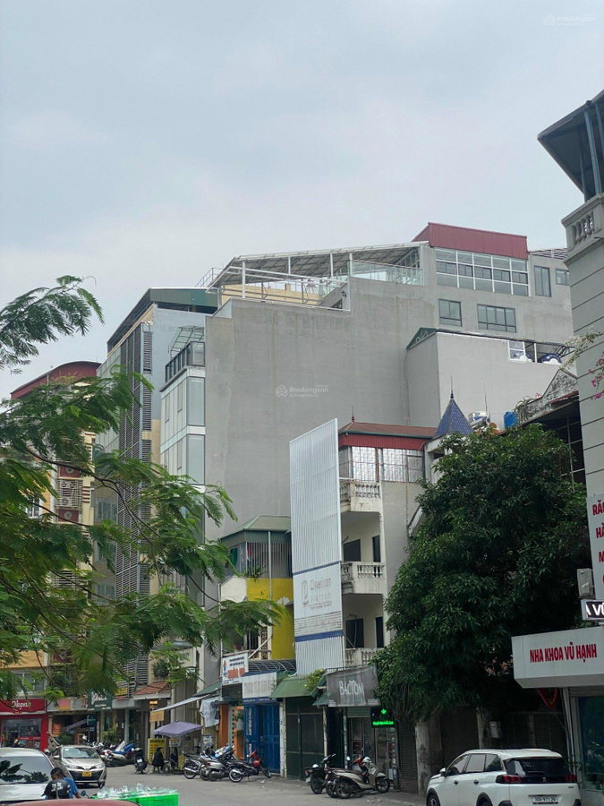 Apartment for rent in Hanoi, Vietnam · Hoang Cau Street · 2 rooms, 2 baths